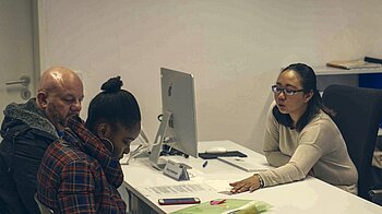 Bild: Beratung im DaF Büro