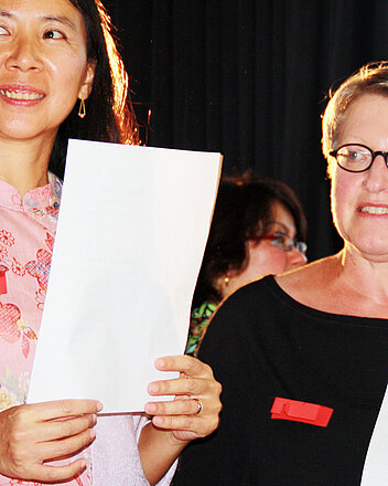 Bild: Teilnehmerinnen der Frauenakademiemit ihren Zertifikaten