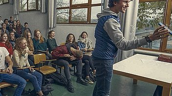 Bild: Studierende des Aicher-Scholl-Kollegs im Hörsaal