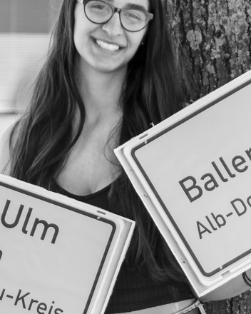 Ortsschild Ballendorf und vh Ulm im Alb-Donau-Kreis Bild: Ortsschild Ballendorf und vh Ulm im Alb-Donau-Kreis