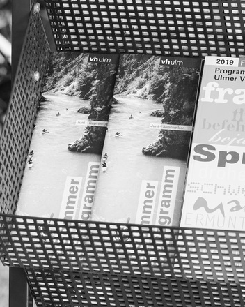 Programm der Ulmer Volkshochschule zum Thema „Sprache wirkt“ Bild: Programm der Ulmer Volkshochschule zum Thema „Sprache wirkt“