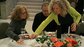 Bild: Geselliges Beisammensein in der VH