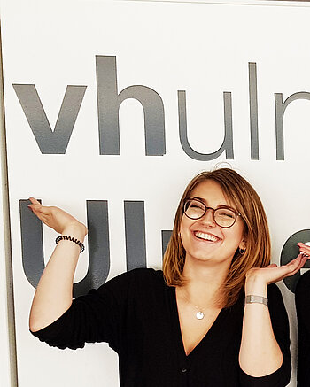 Bild: FSJlerinnen vor dem EinsteinHaus