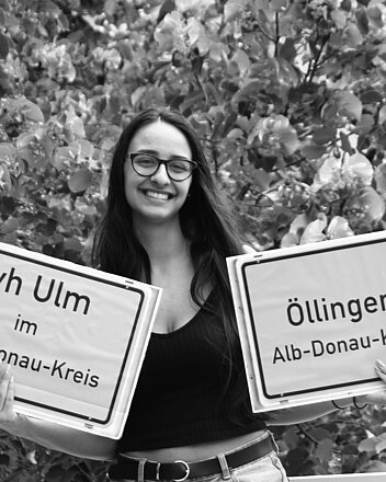 Bild: Ortsschild Öllingen und vh Ulm im Alb-Donau-Kreis