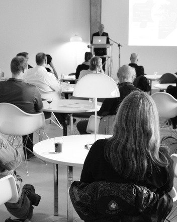 Architektur und Design Bild: Besucher eines Vortrags über Architektur