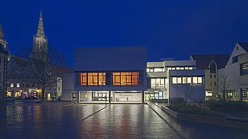 Bild: Einsteinhaus bei Nacht