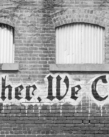 Steinwand mit Graffiti: Together we create! Bild: Steinwand mit Graffiti: Together we create!