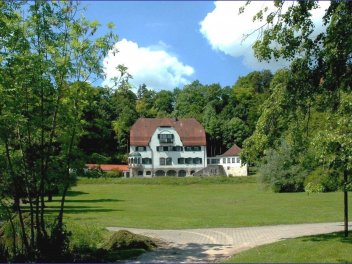 Villa Lindenhof in Herrlingen im Sommer